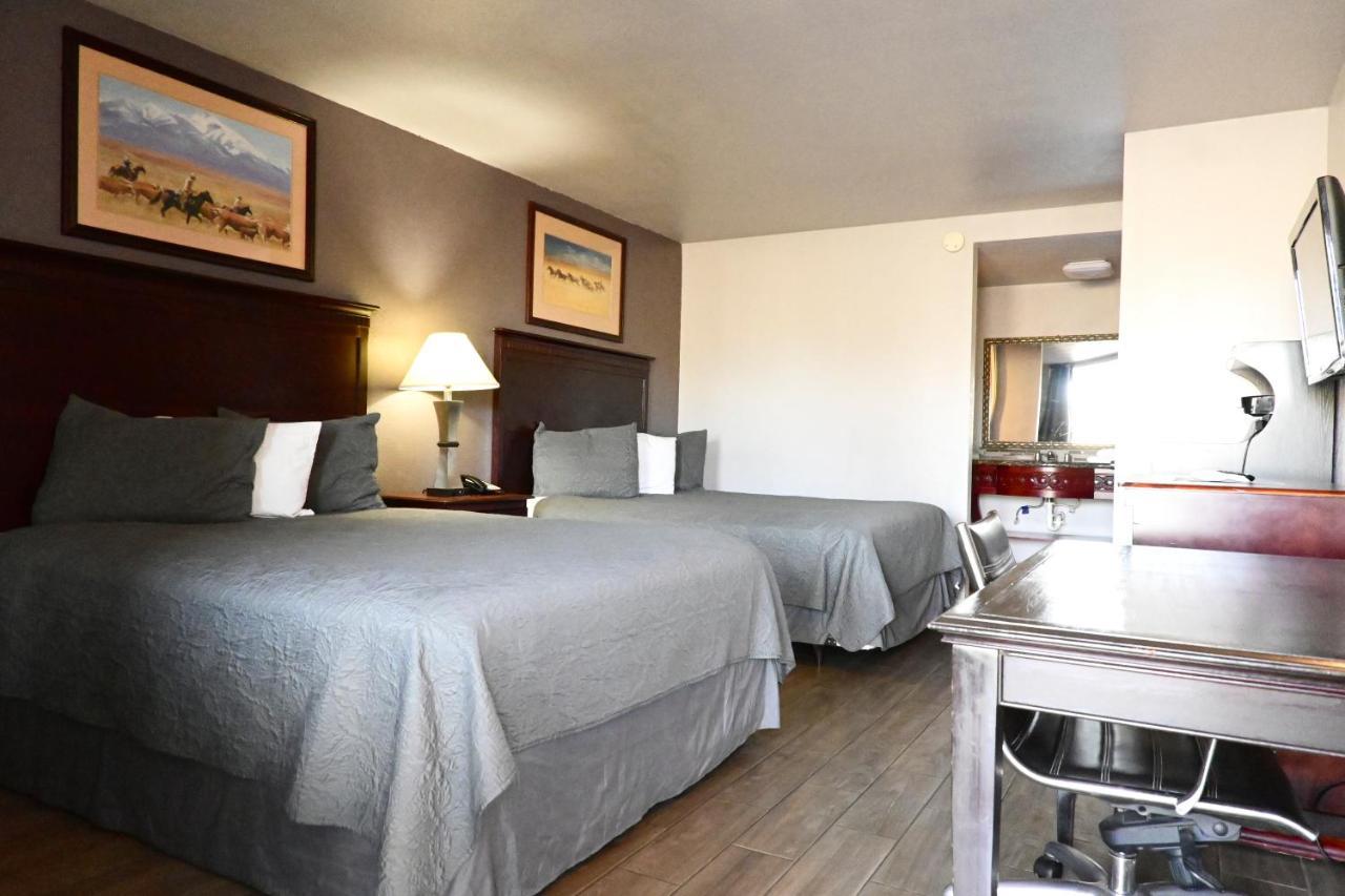 ארלינגטון R Nite Star Inn And Suites -Home Of The Cowboys & Rangers מראה חיצוני תמונה