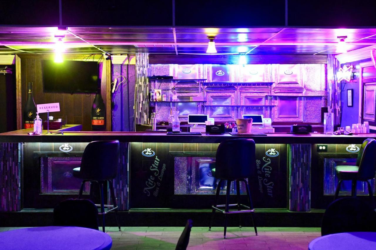 ארלינגטון R Nite Star Inn And Suites -Home Of The Cowboys & Rangers מראה חיצוני תמונה