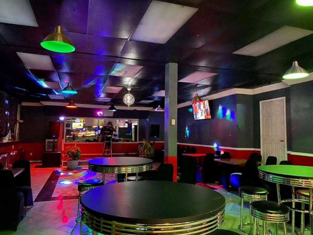 ארלינגטון R Nite Star Inn And Suites -Home Of The Cowboys & Rangers מראה חיצוני תמונה